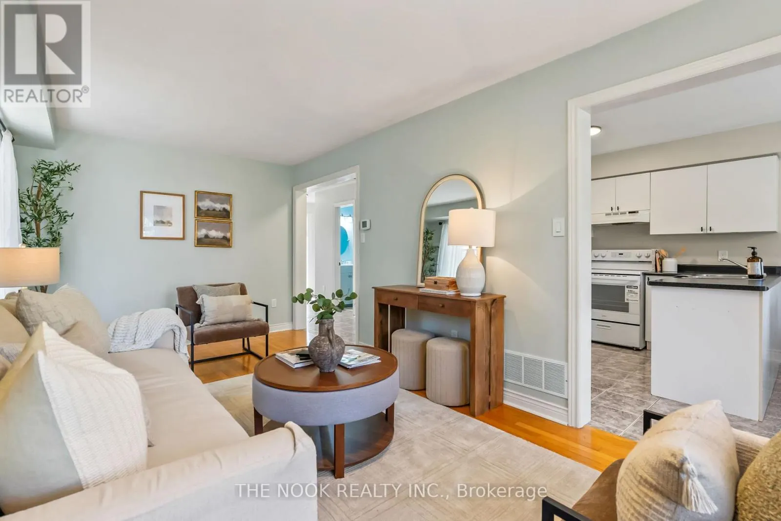 4 HEARTHSTONE CRESCENT