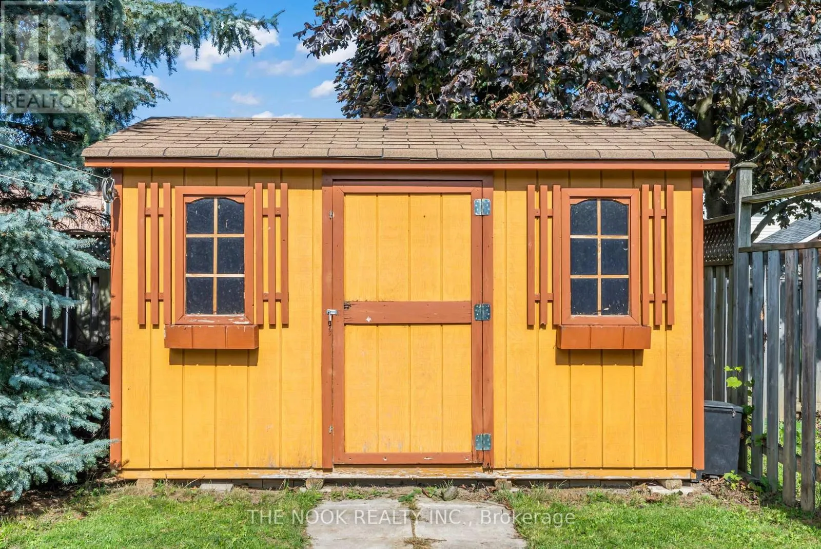 4 HEARTHSTONE CRESCENT
