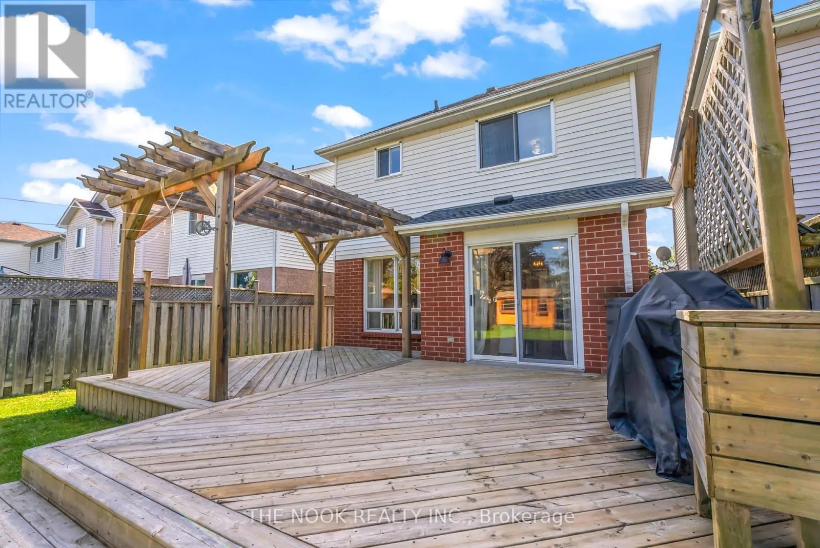 4 HEARTHSTONE CRESCENT