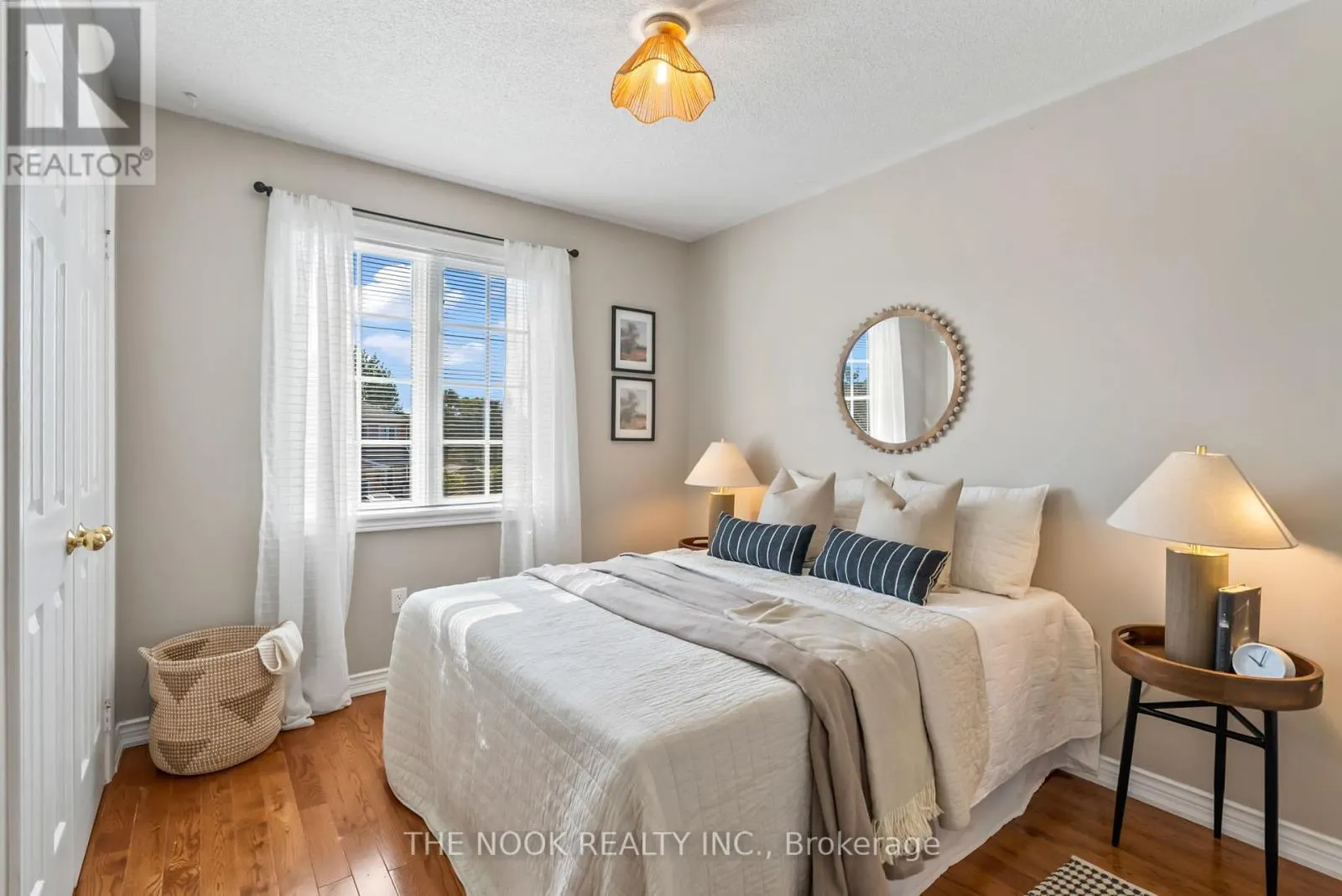4 HEARTHSTONE CRESCENT