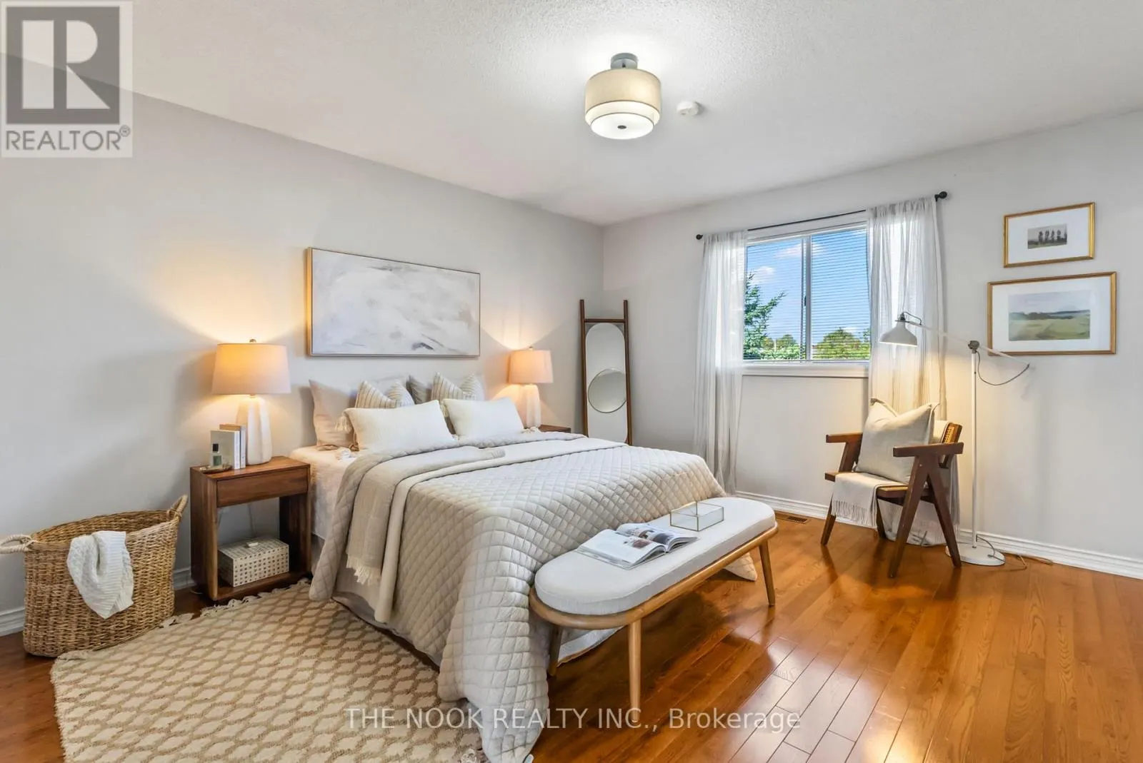 4 HEARTHSTONE CRESCENT