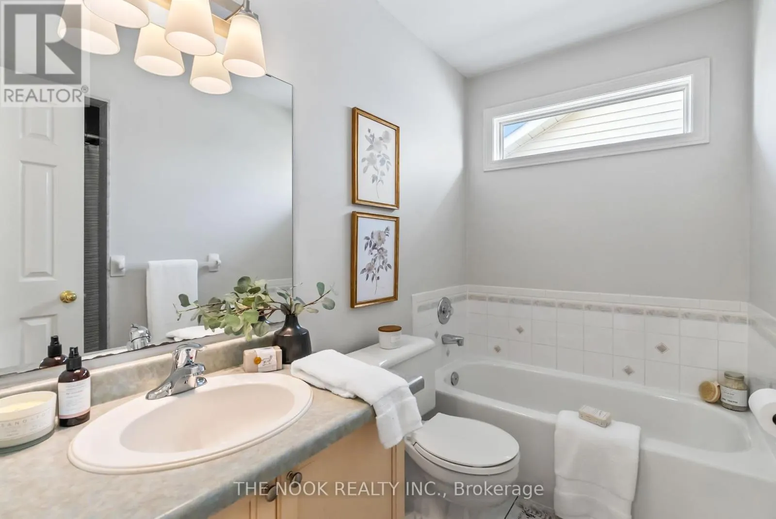 4 HEARTHSTONE CRESCENT
