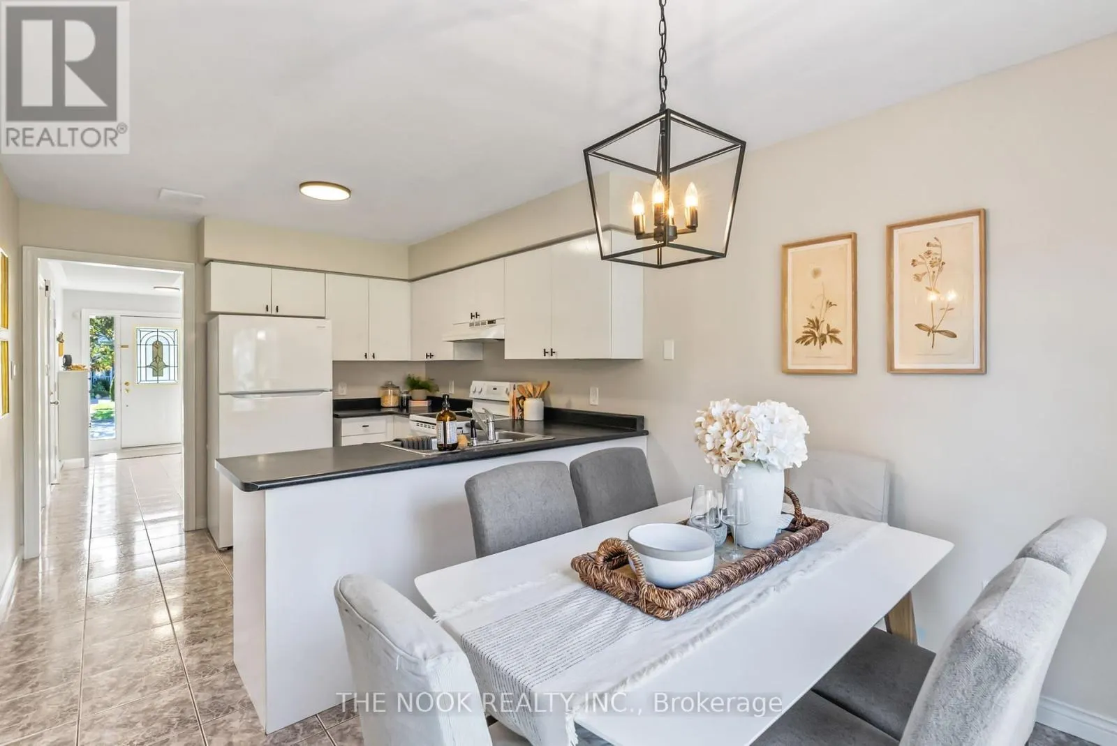 4 HEARTHSTONE CRESCENT