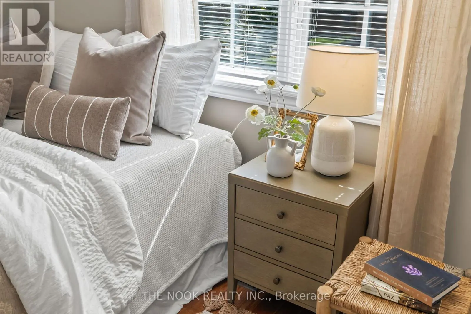 4 HEARTHSTONE CRESCENT