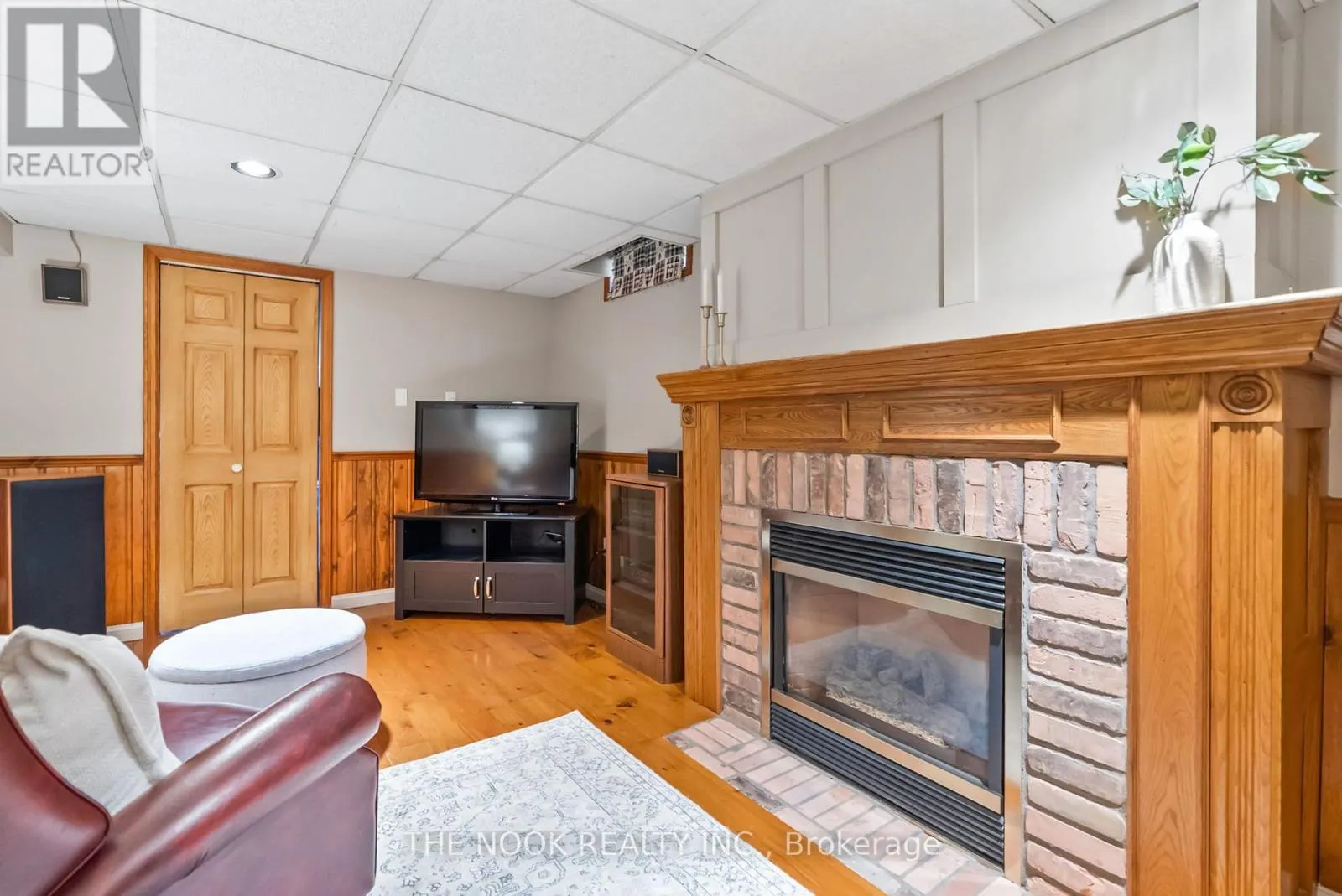 1090 BENTON CRESCENT