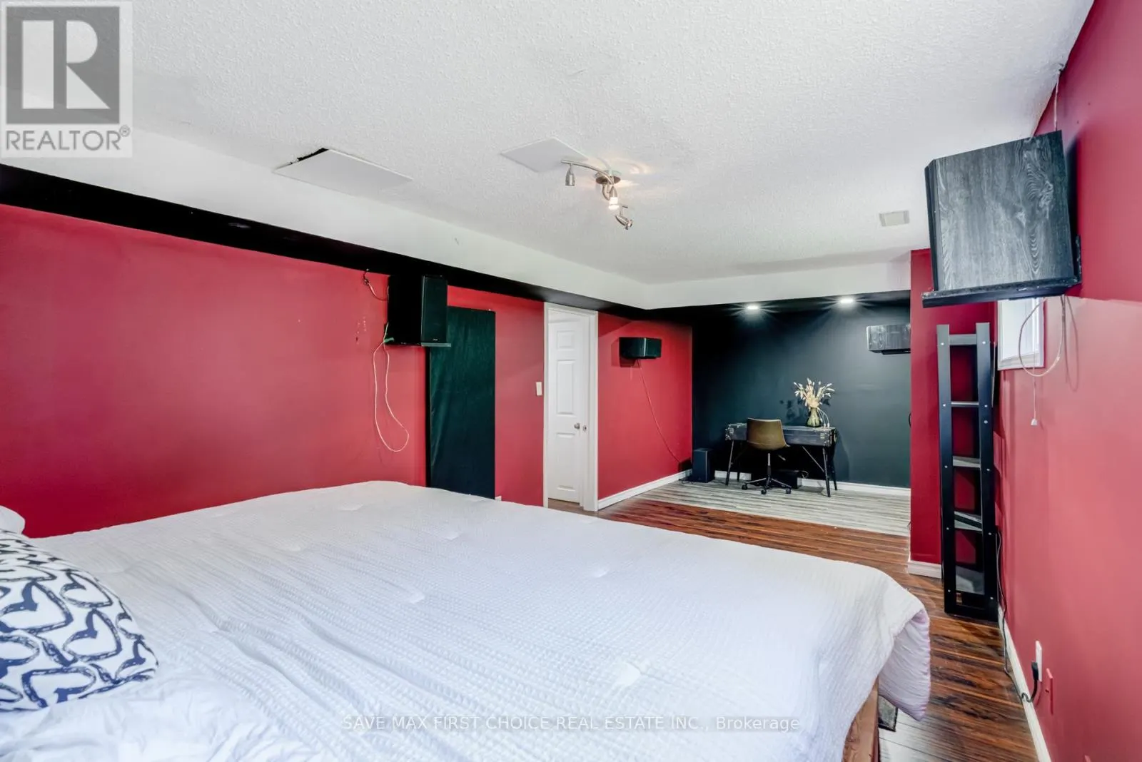 994 COPPERFIELD DRIVE
