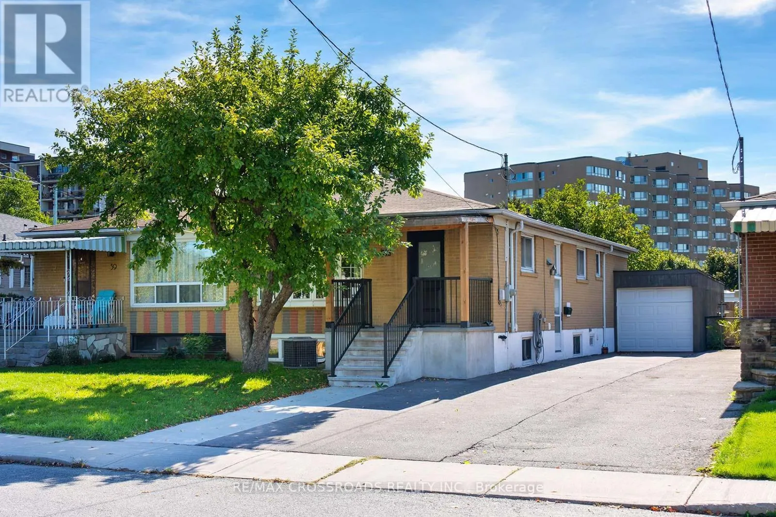 37 AVIS CRESCENT