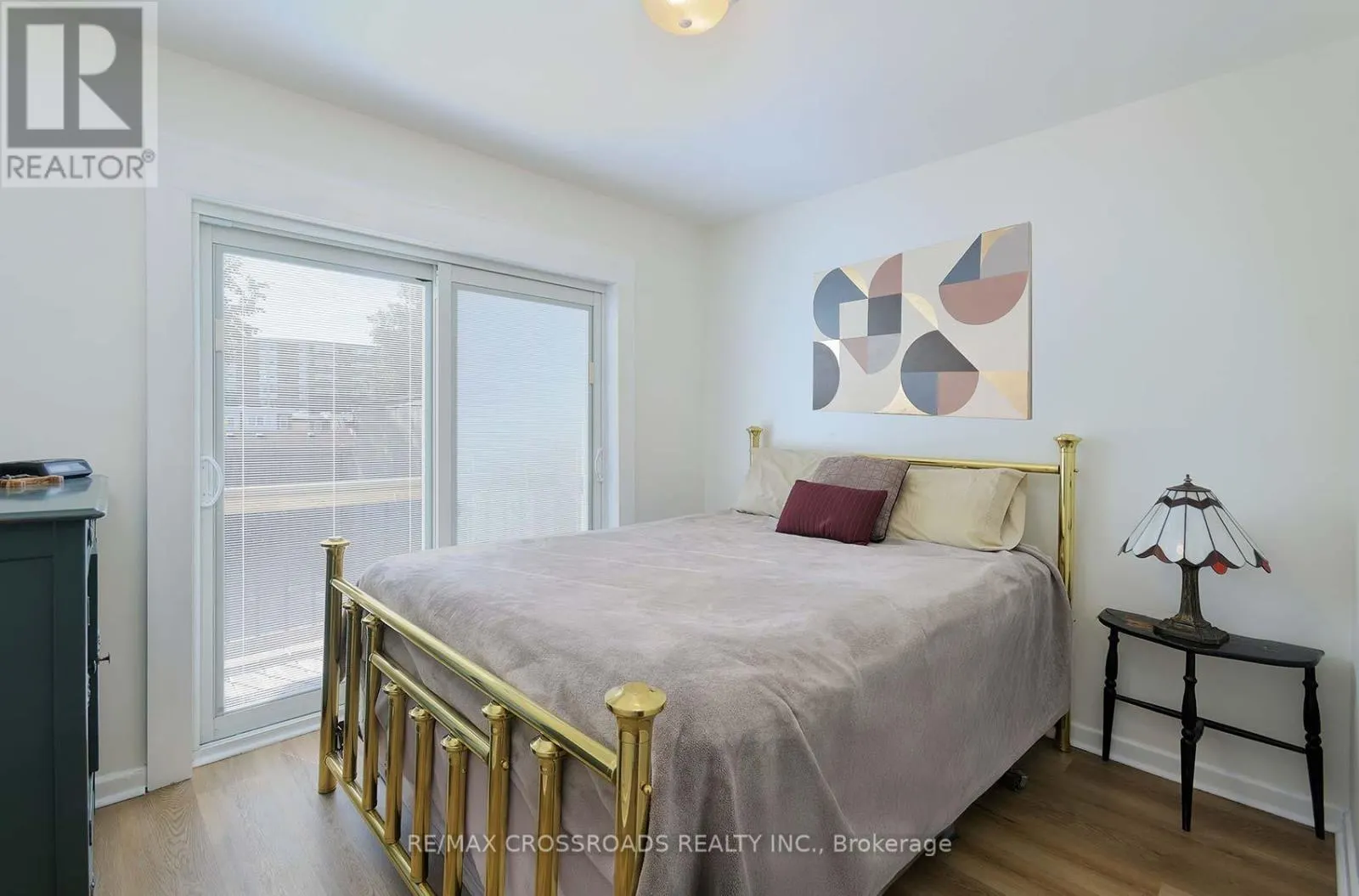 37 AVIS CRESCENT