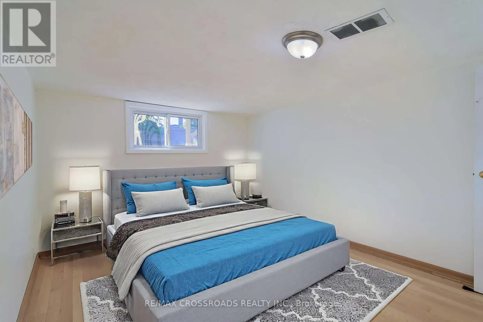 37 AVIS CRESCENT