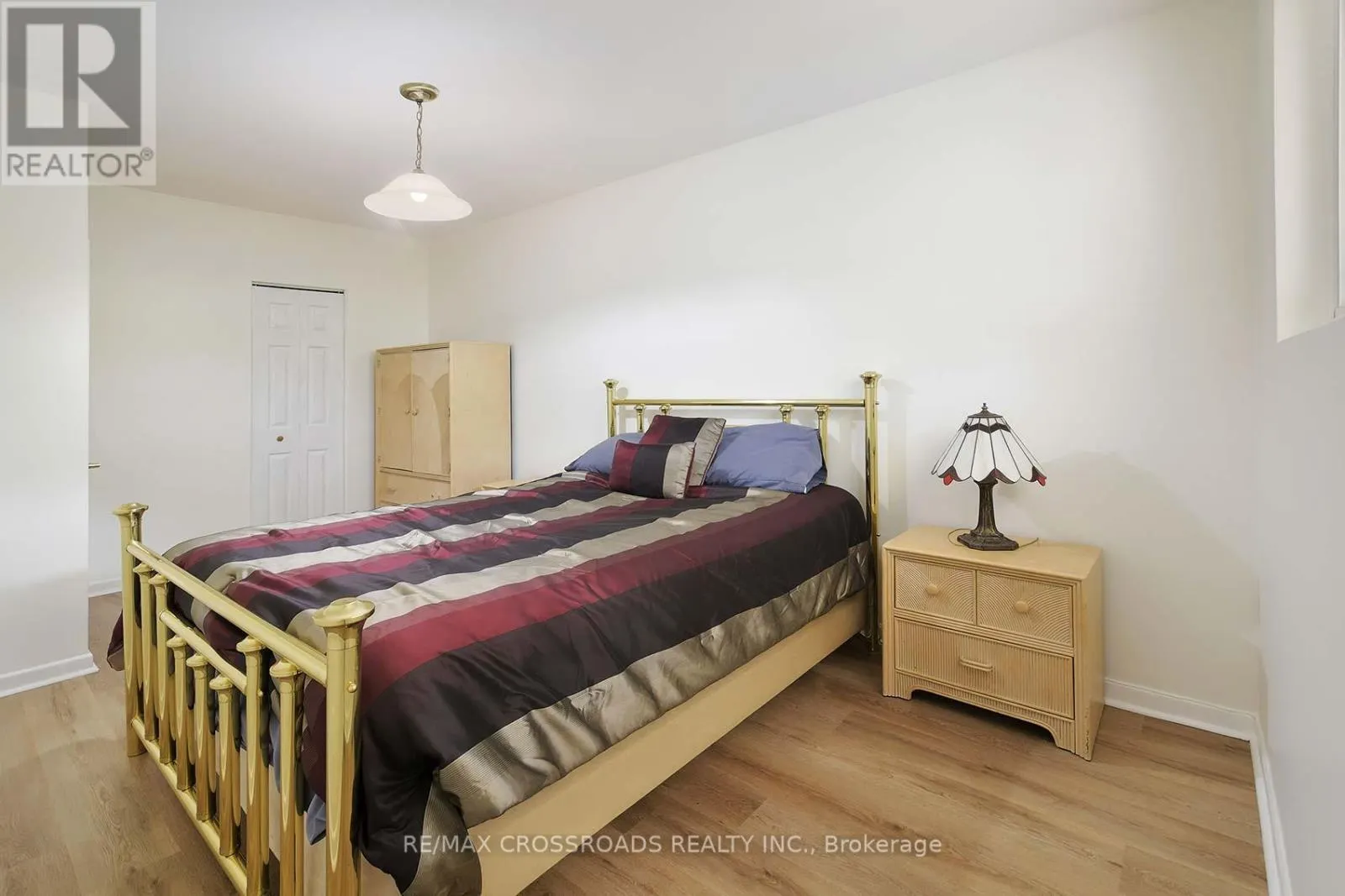 37 AVIS CRESCENT