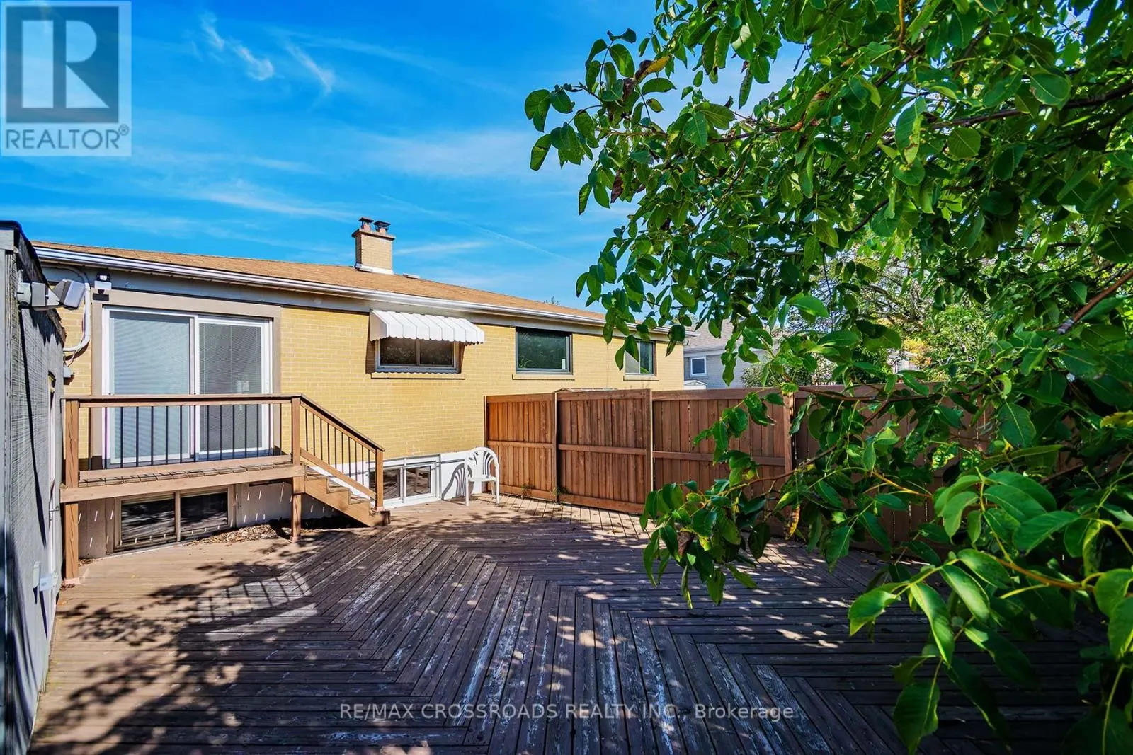 37 AVIS CRESCENT