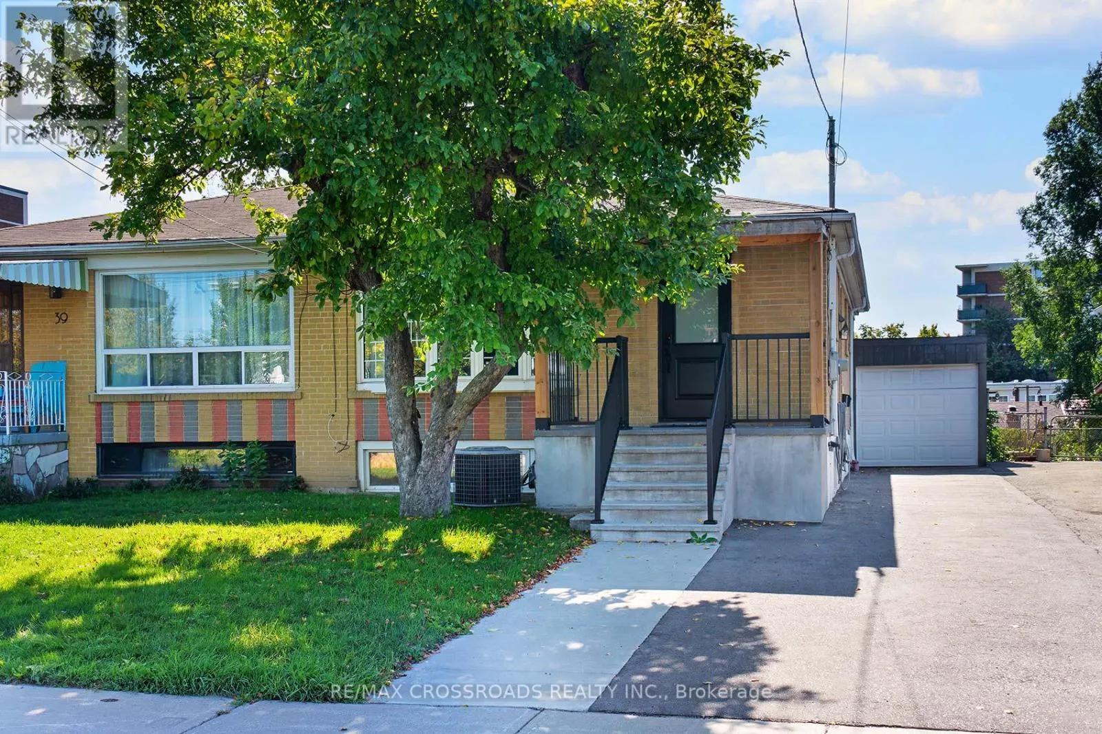 37 AVIS CRESCENT