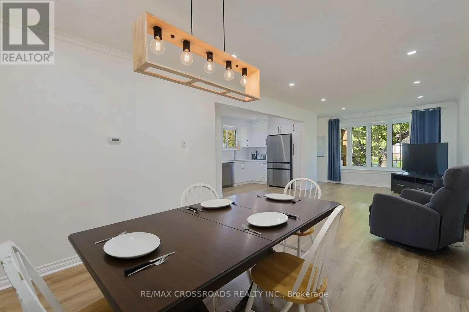 37 AVIS CRESCENT