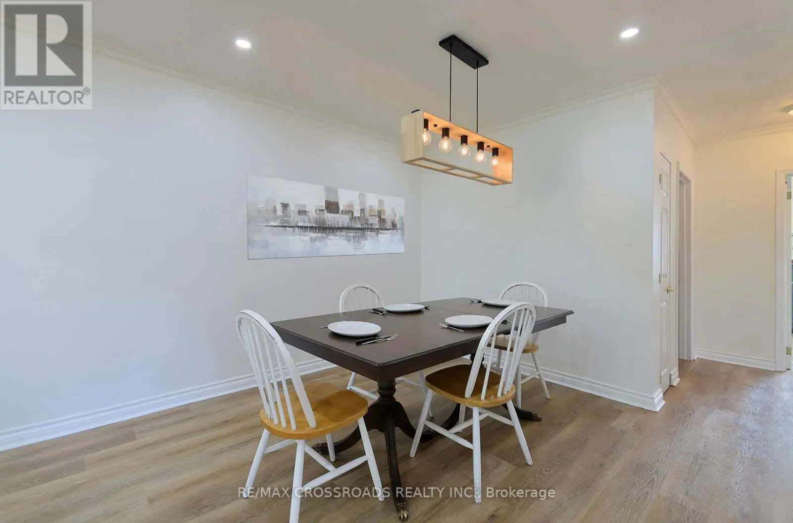 37 AVIS CRESCENT