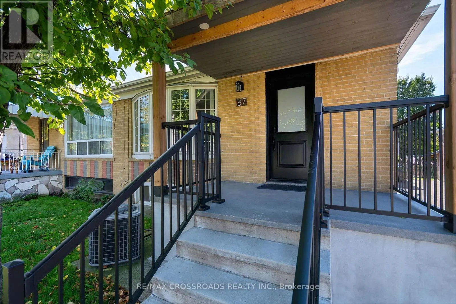 37 AVIS CRESCENT