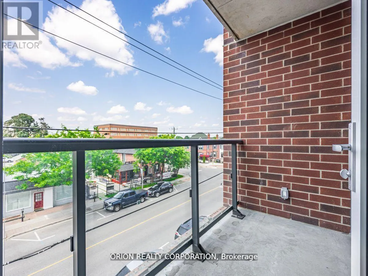 215 - 201 BROCK STREET S