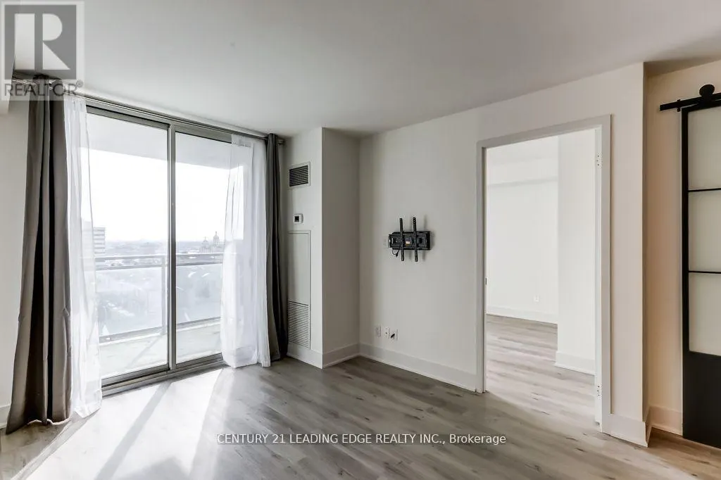 10F - 6 ROSEBANK DRIVE