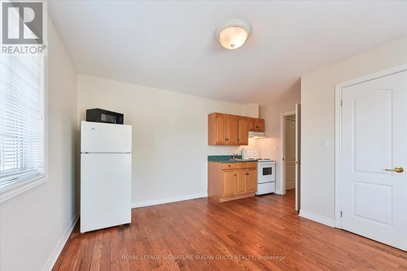454 DONLANDS AVENUE