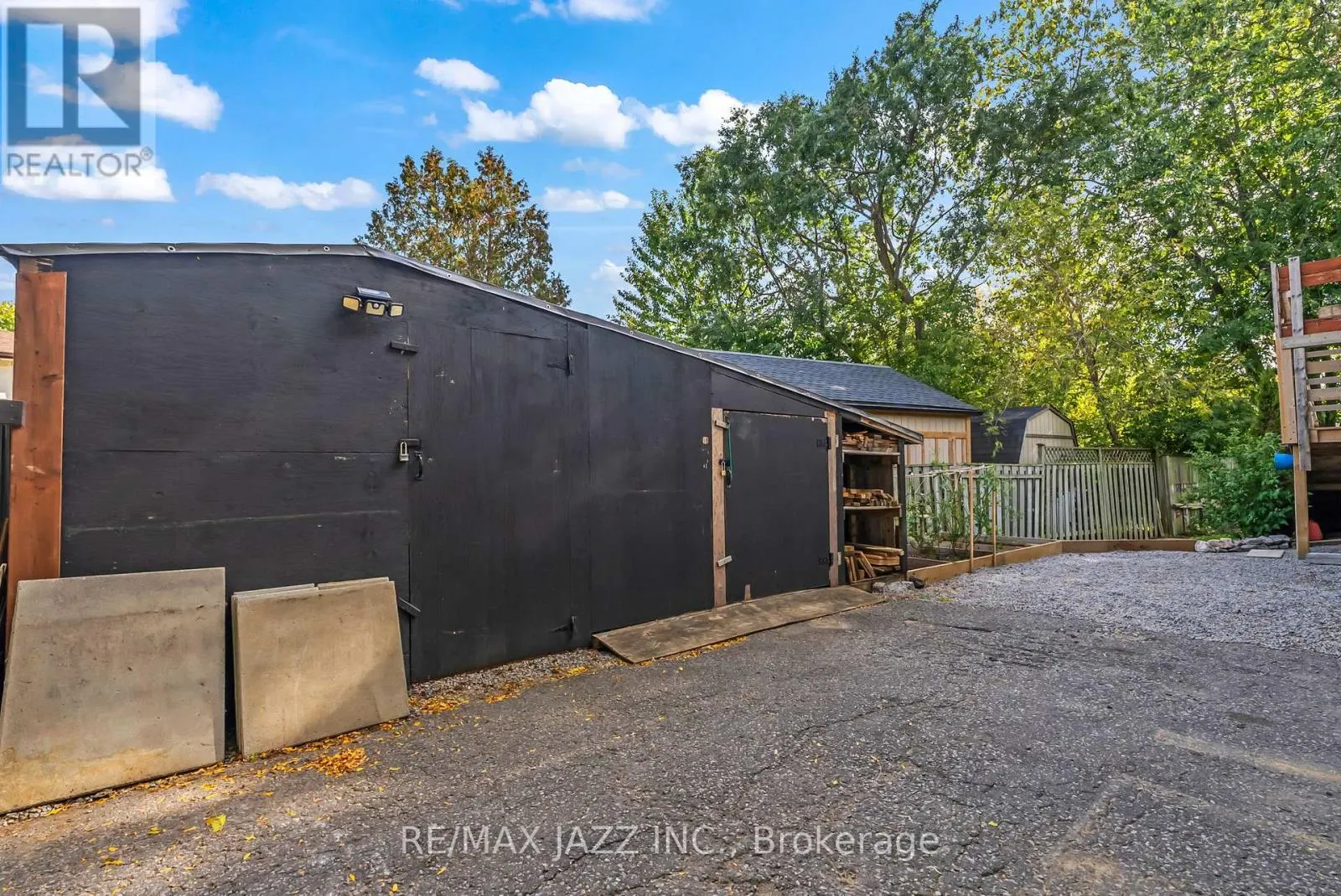 1326 VALLEY DRIVE