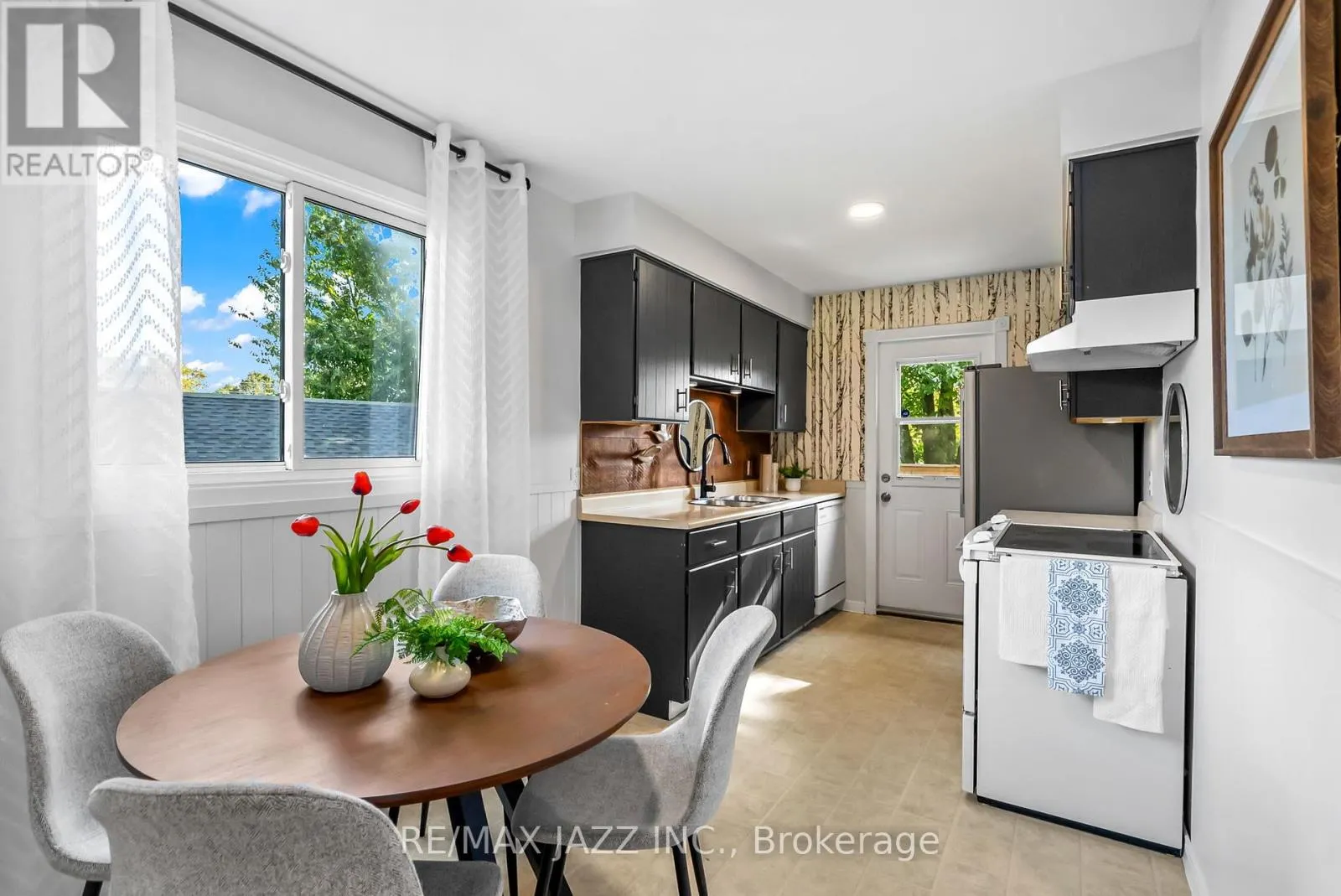 1326 VALLEY DRIVE
