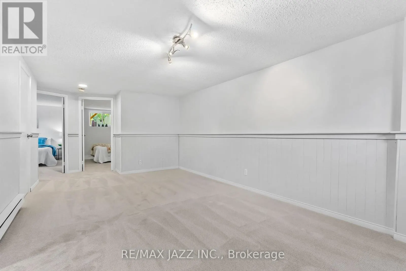 1326 VALLEY DRIVE