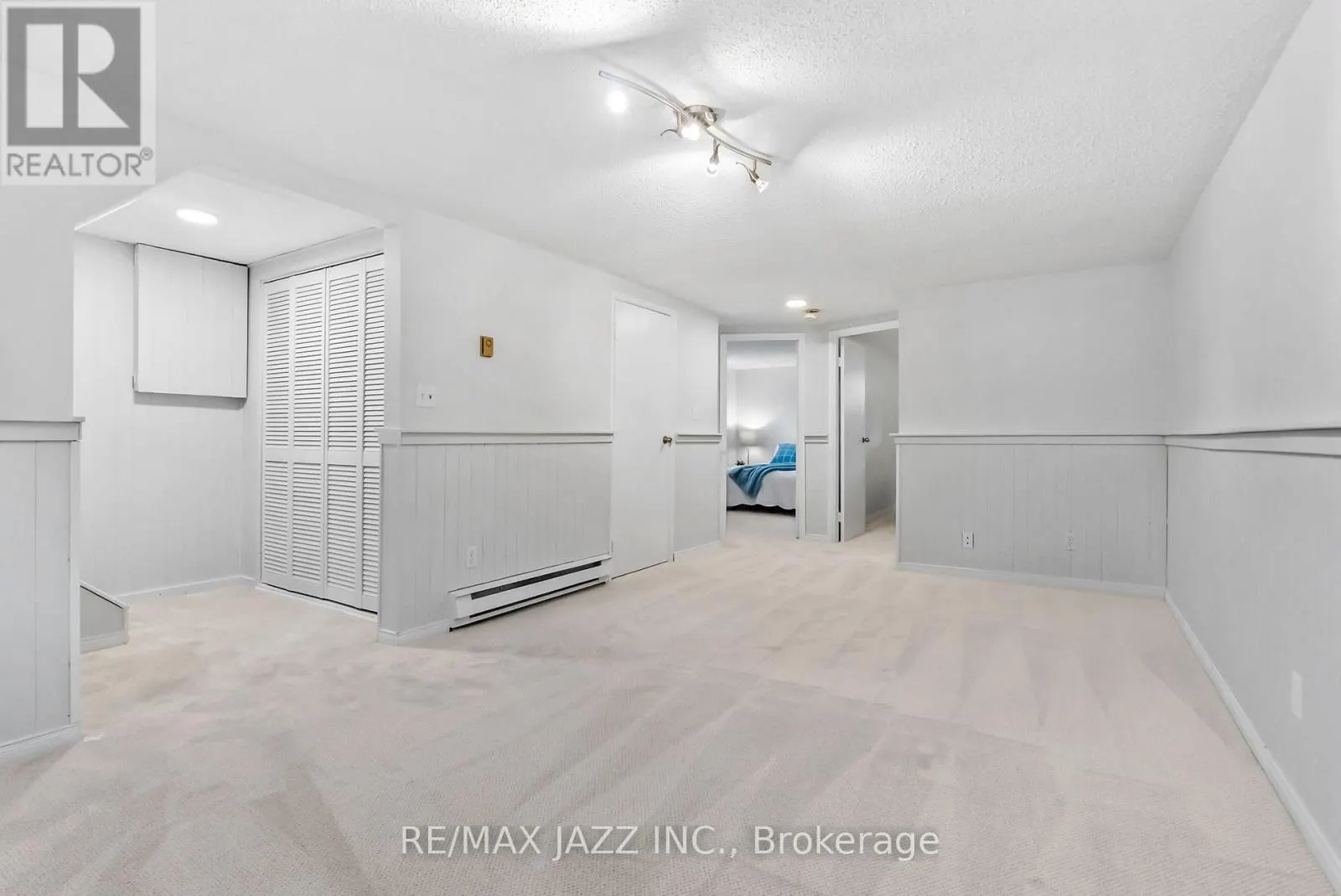 1326 VALLEY DRIVE