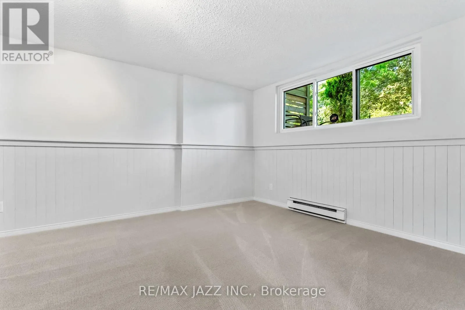 1326 VALLEY DRIVE