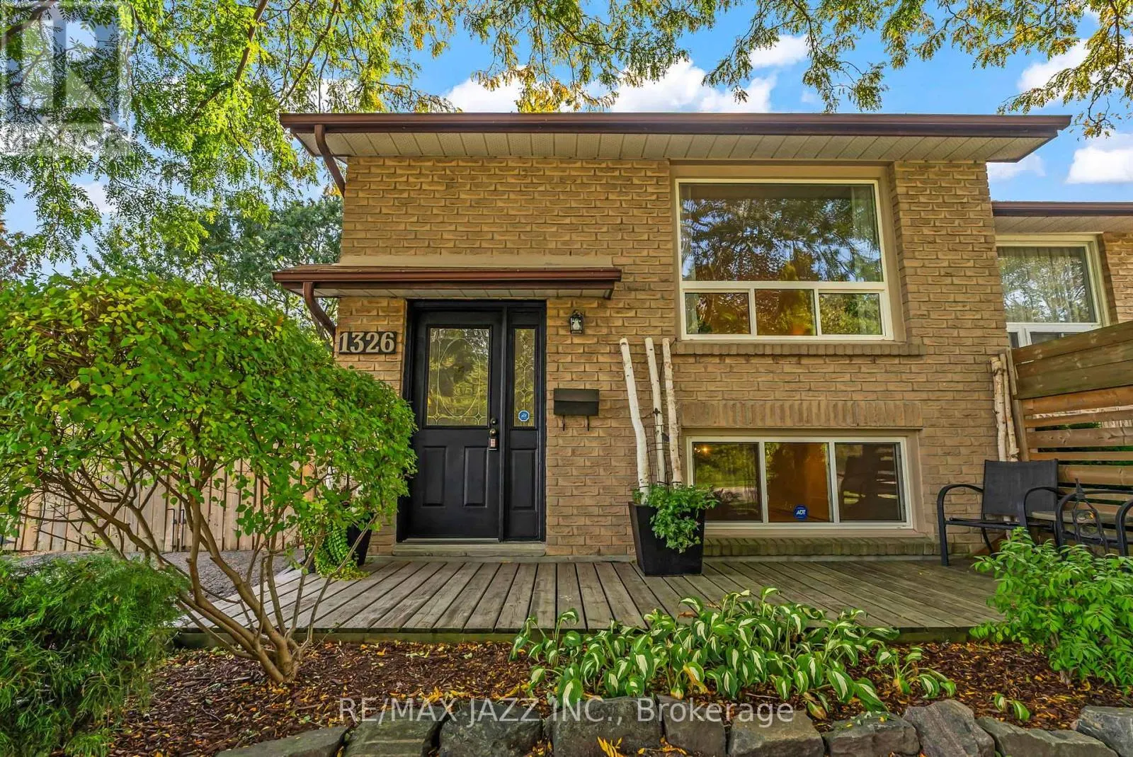 1326 VALLEY DRIVE