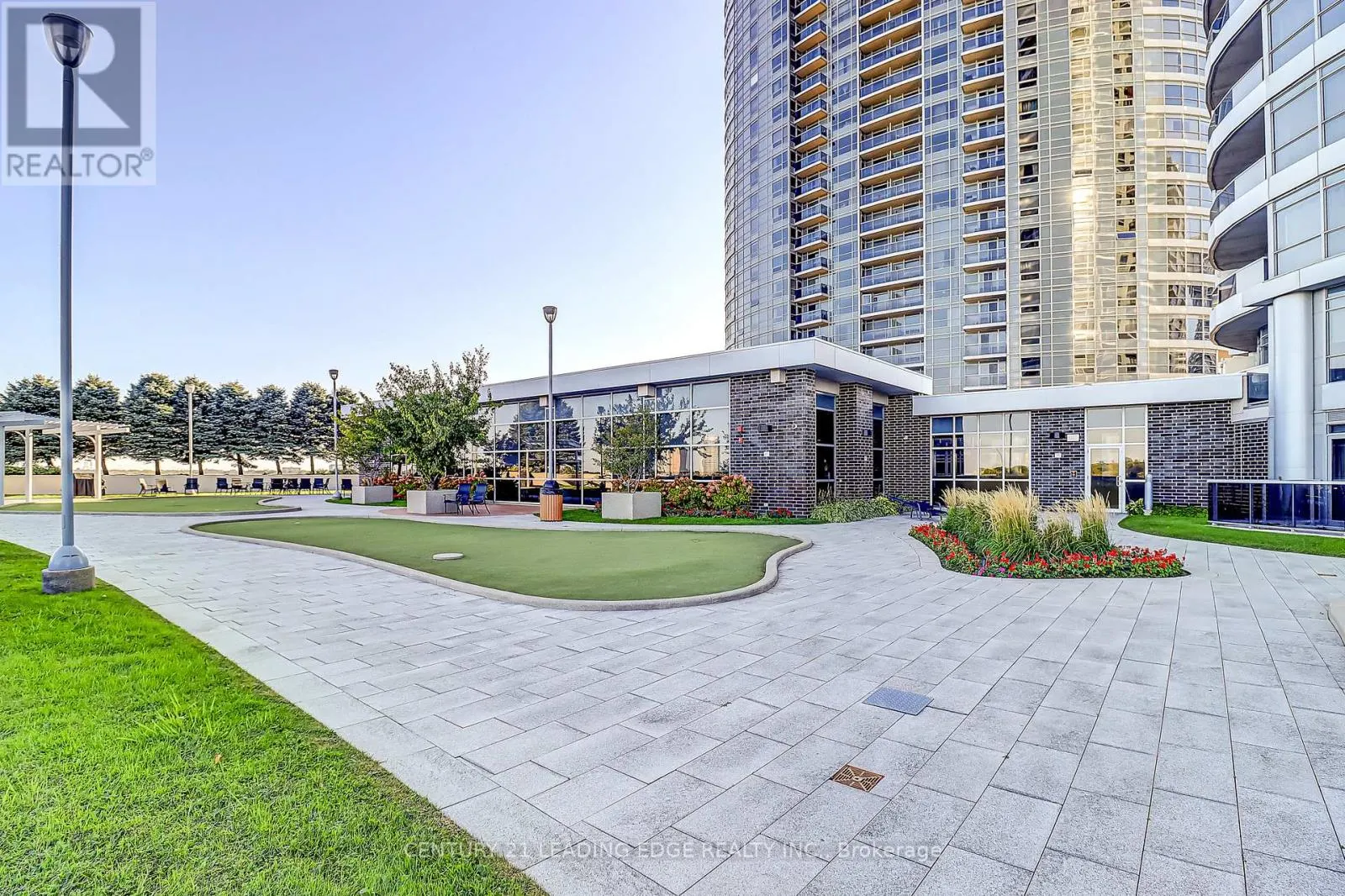 3311 - 125 VILLAGE GREEN SQUARE