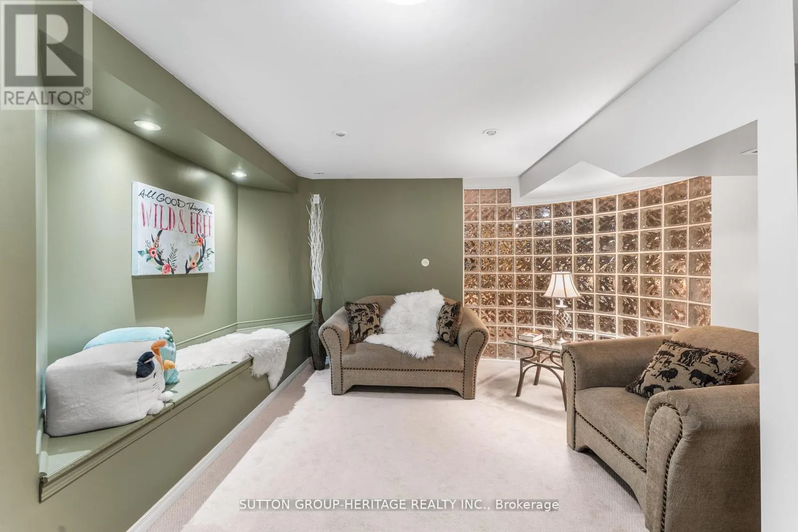 2300 ABBOTT CRESCENT