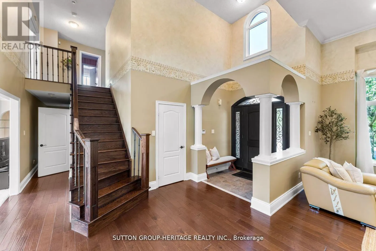 2300 ABBOTT CRESCENT