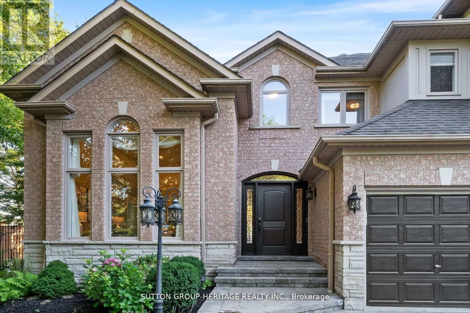 2300 ABBOTT CRESCENT