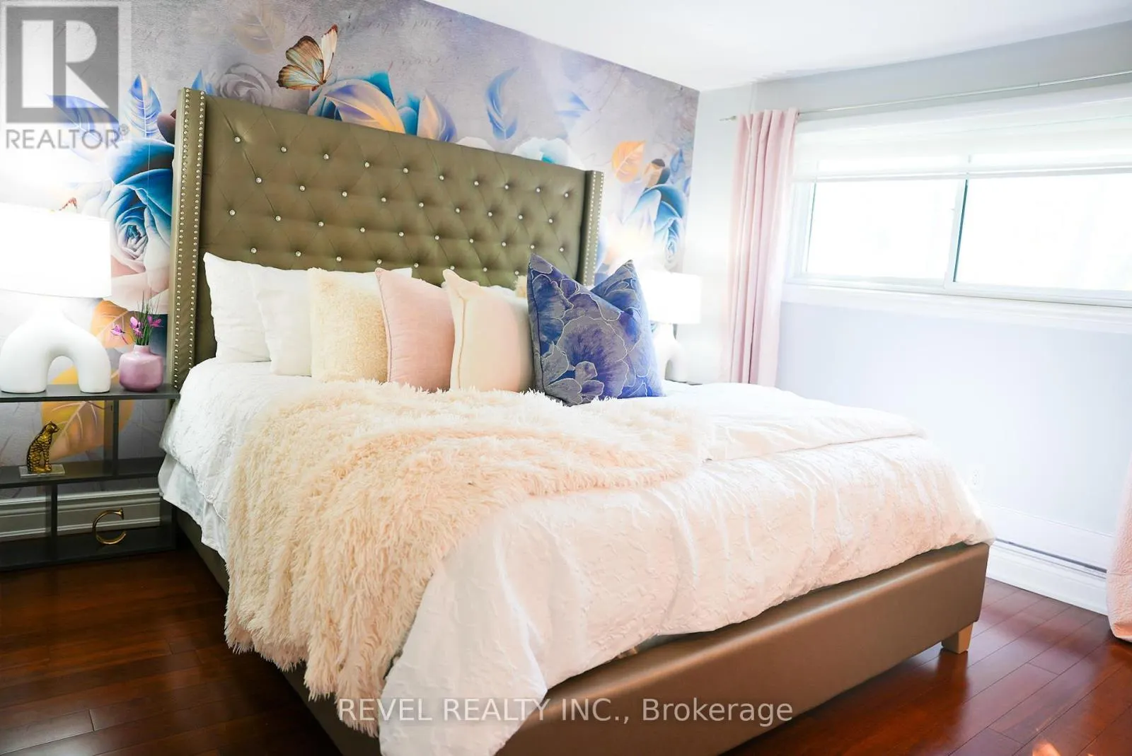 2 - 909 KING STREET W