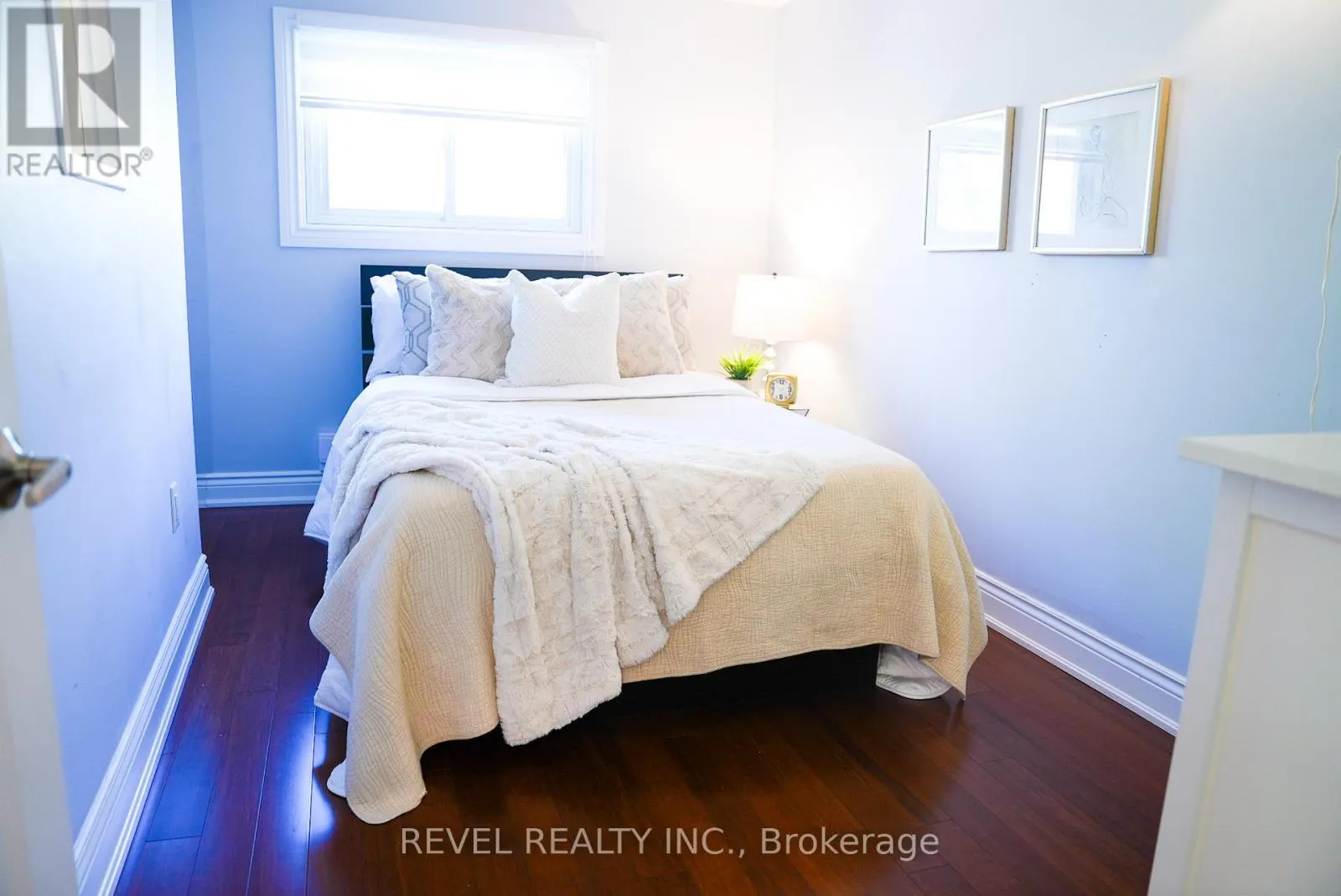 2 - 909 KING STREET W