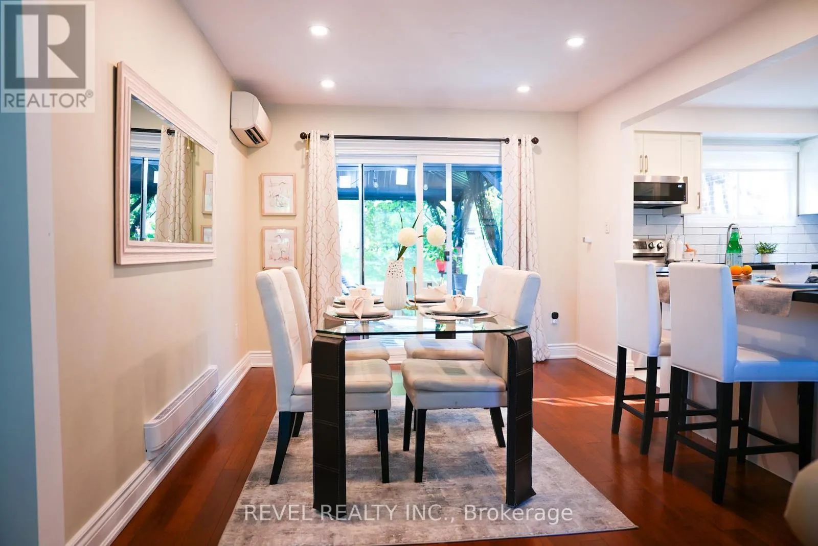 2 - 909 KING STREET W