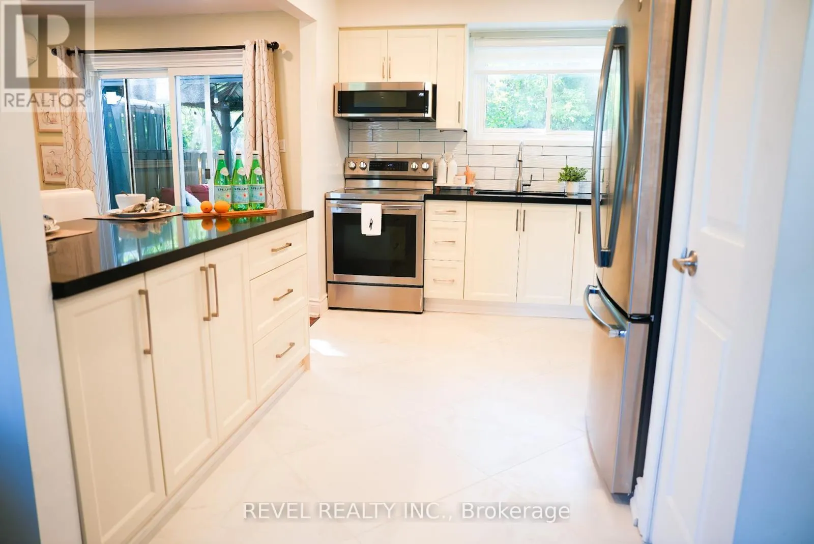 2 - 909 KING STREET W