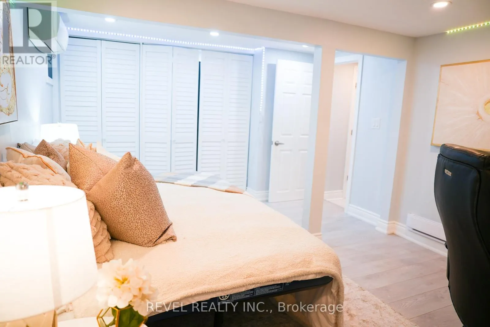 2 - 909 KING STREET W