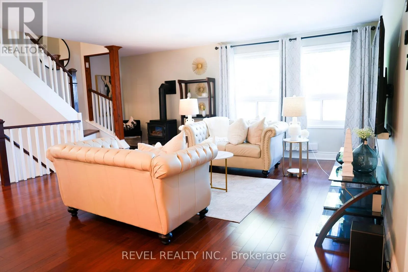 2 - 909 KING STREET W