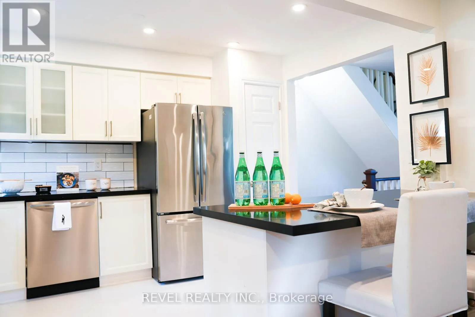 2 - 909 KING STREET W