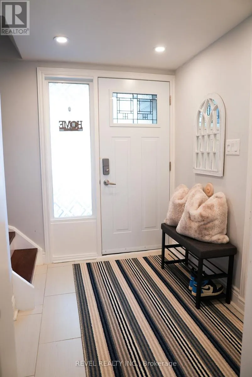 2 - 909 KING STREET W