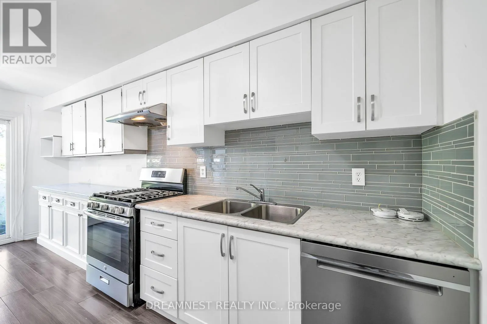 17 - 31 PARKER CRESCENT
