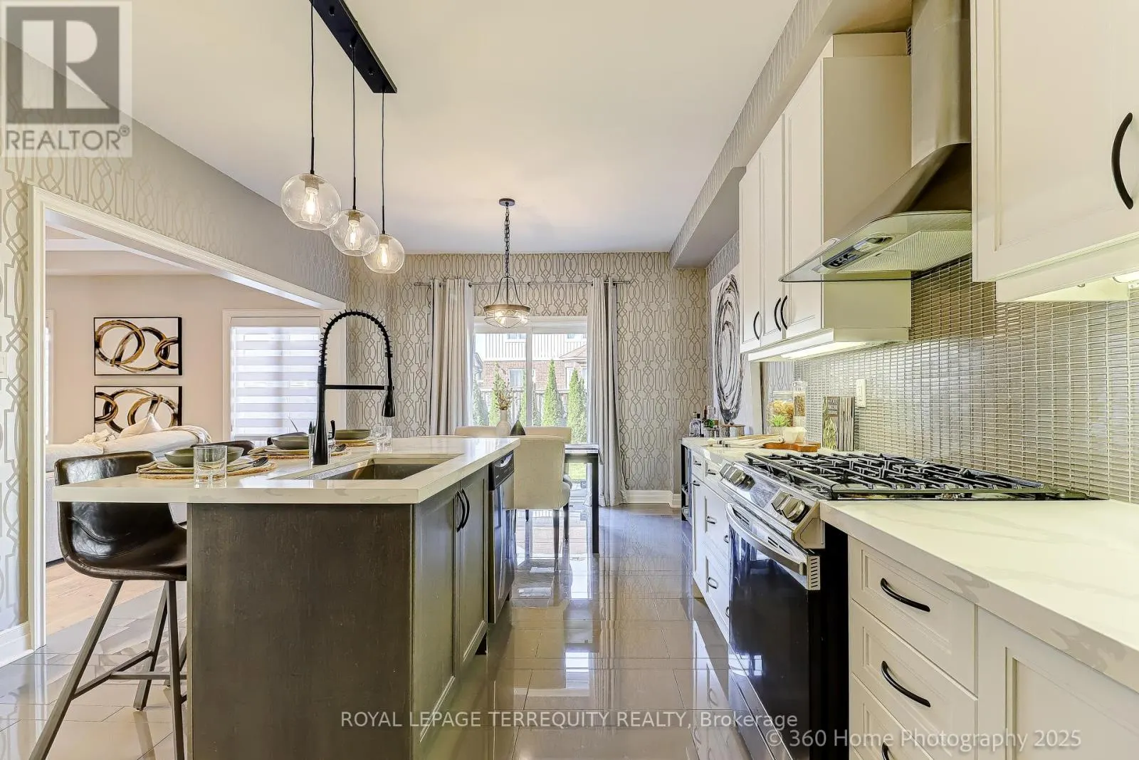 18 NORTHGLEN BOULEVARD