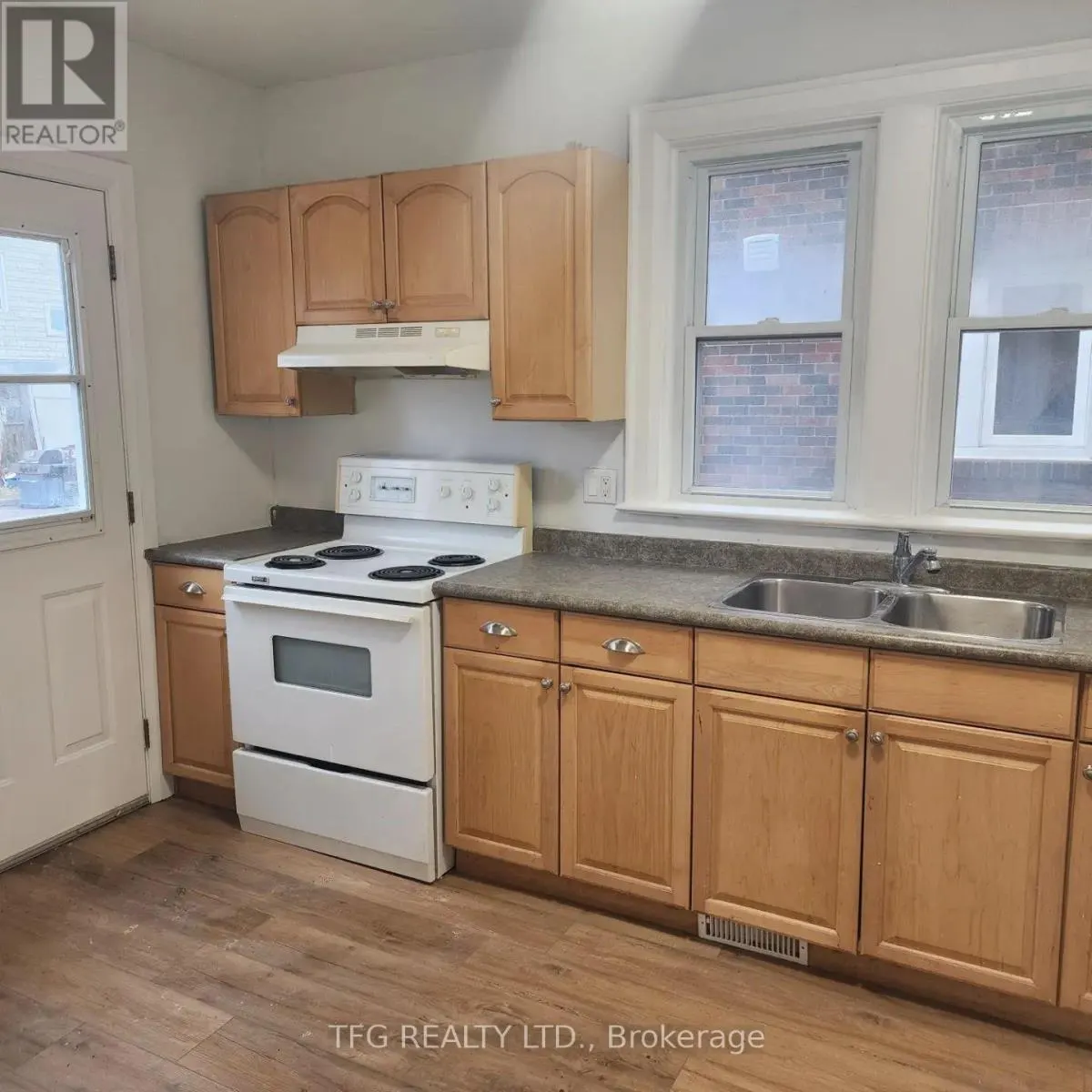 MAIN - 160 ADELAIDE AVENUE E, #Main