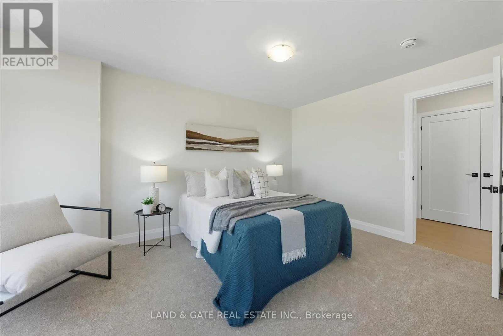 965 QUEENSDALE AVENUE