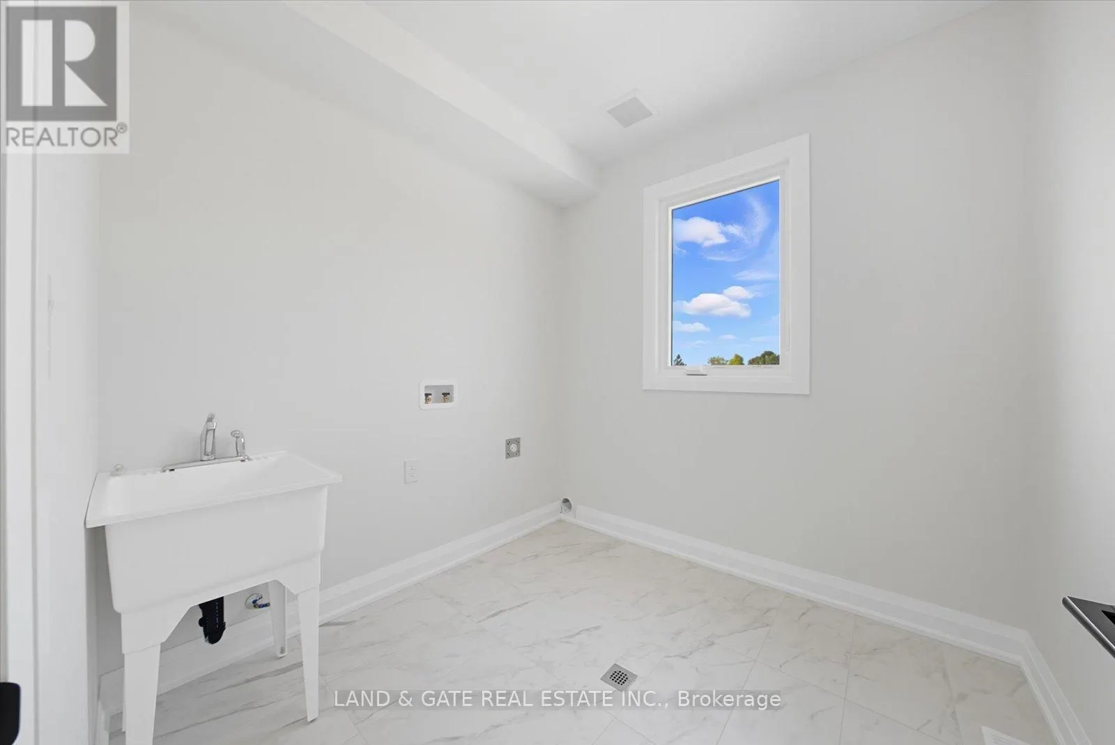 965 QUEENSDALE AVENUE