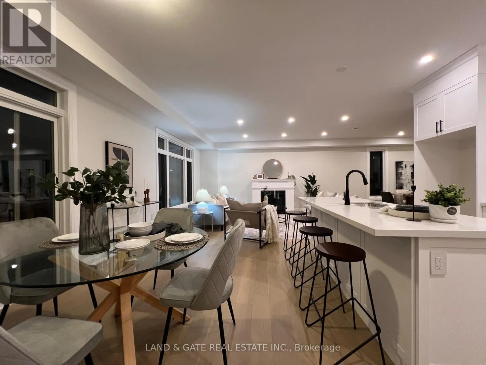 965 QUEENSDALE AVENUE