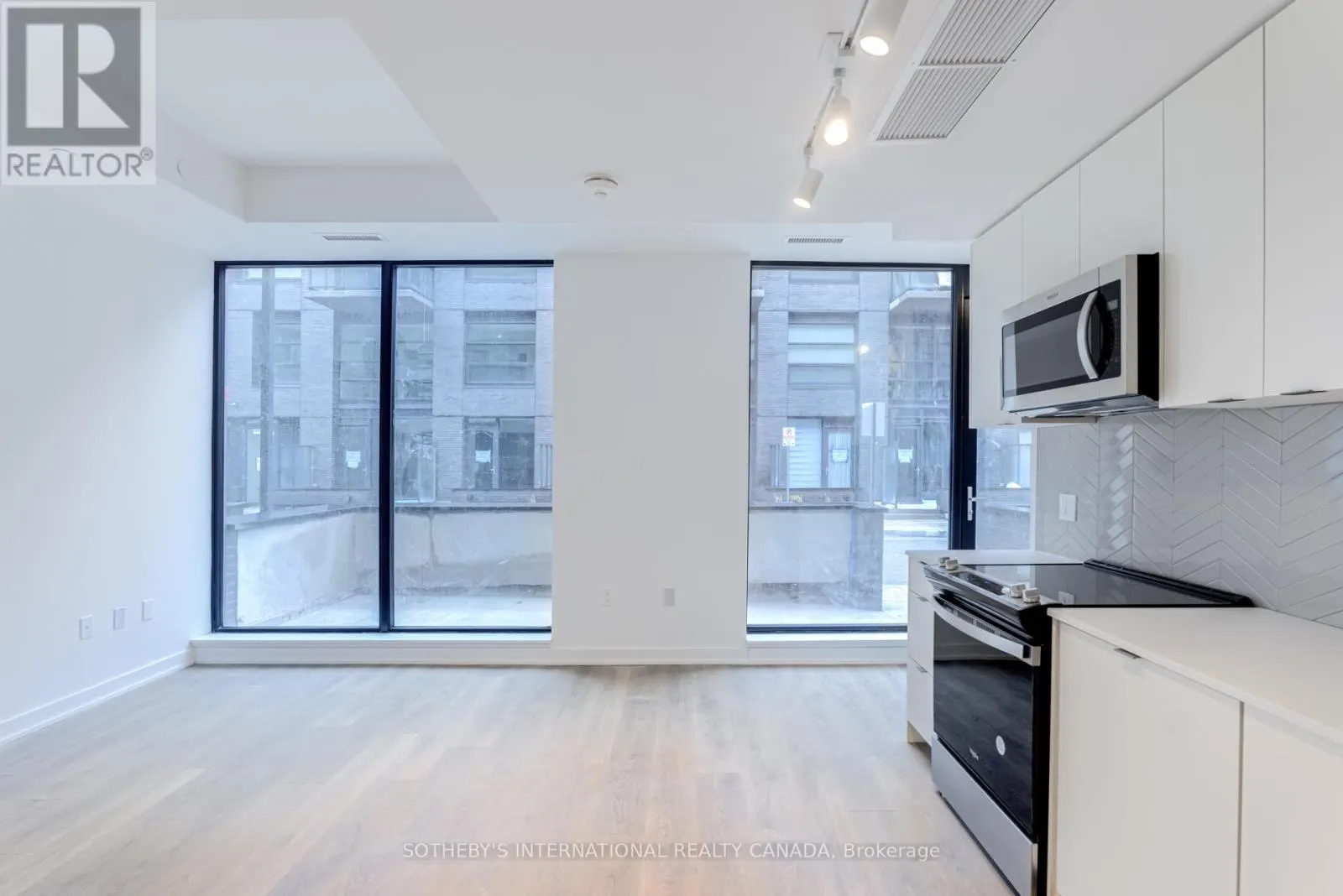 139 C - 1612 CHARLES STREET