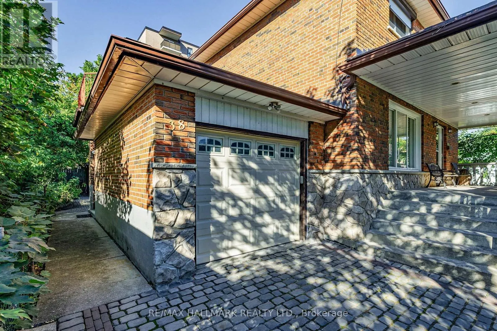 38 COURTON DRIVE