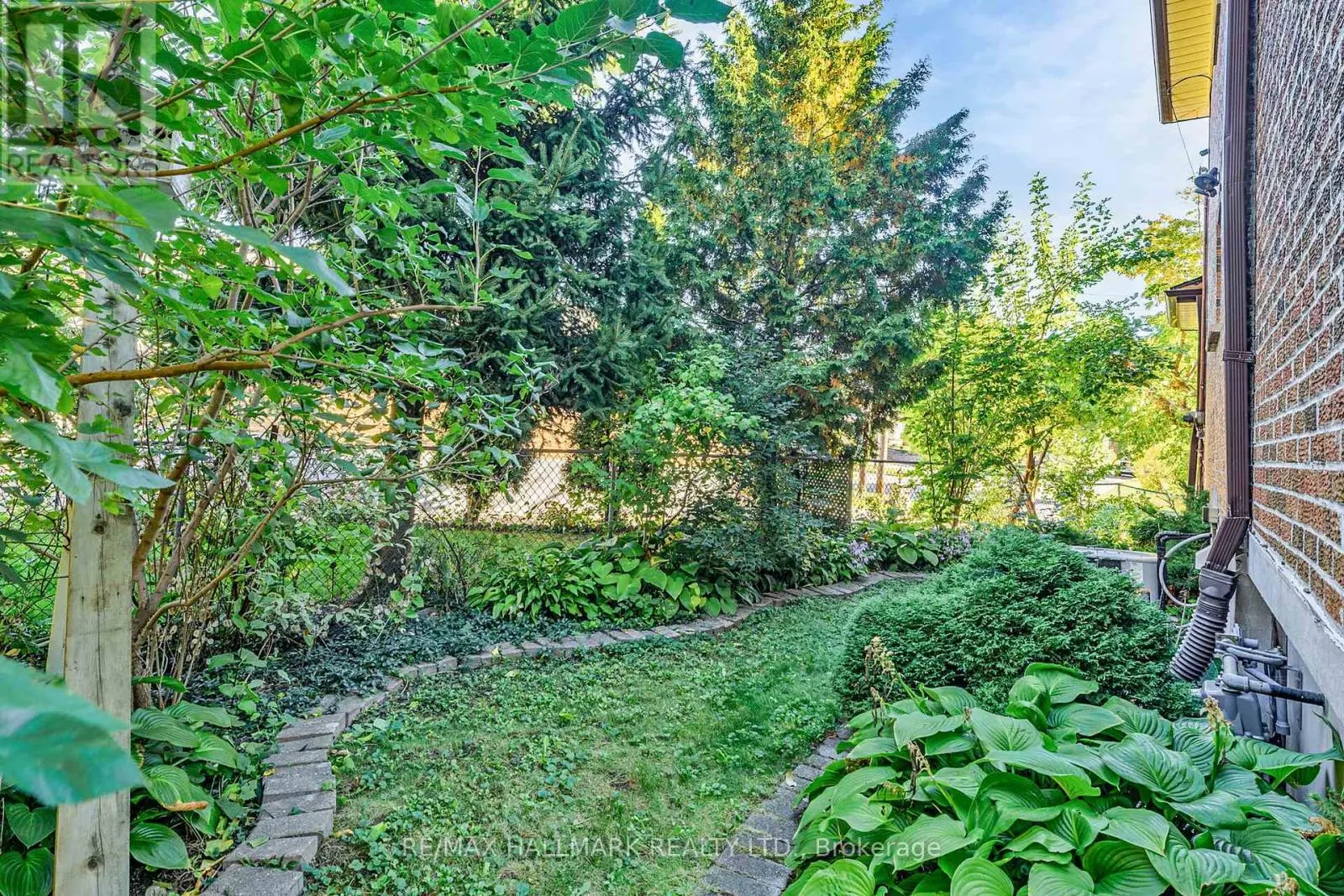 38 COURTON DRIVE