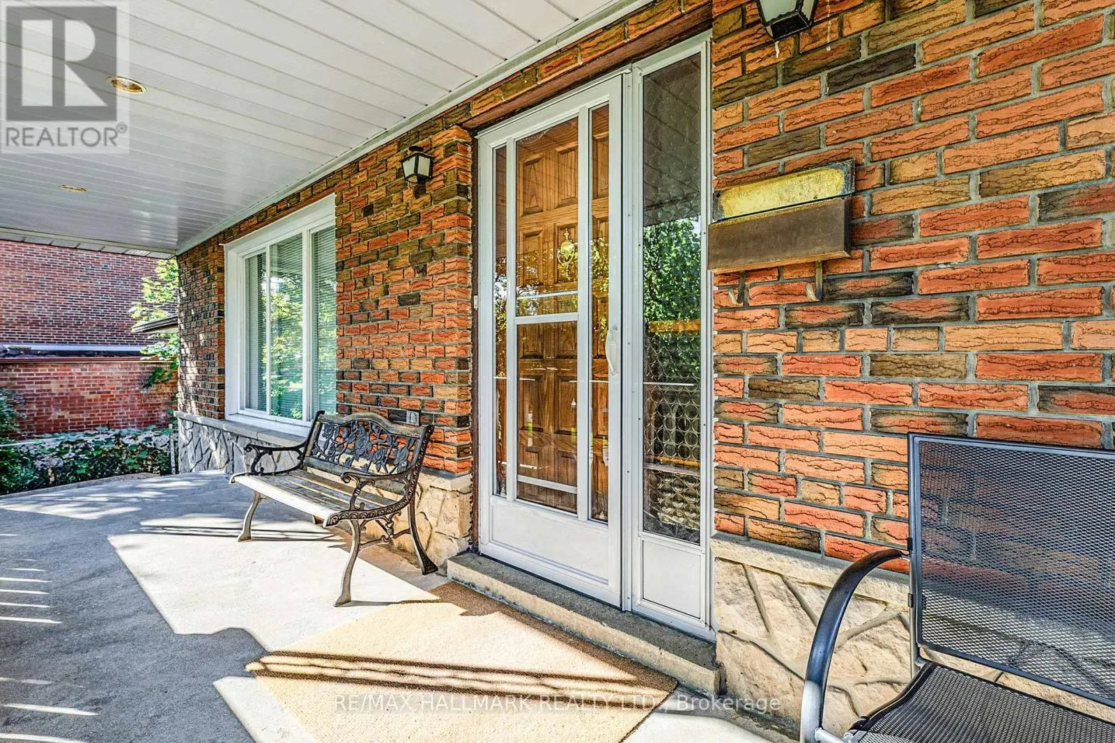 38 COURTON DRIVE